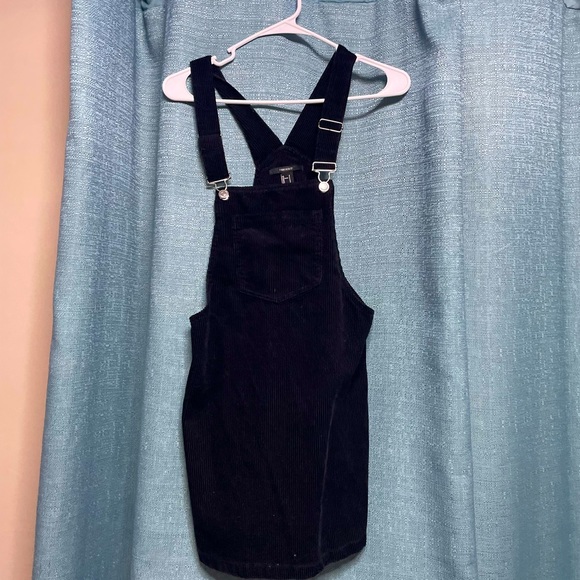 Forever 21 Other - Black Overall Skirt with front Pocket